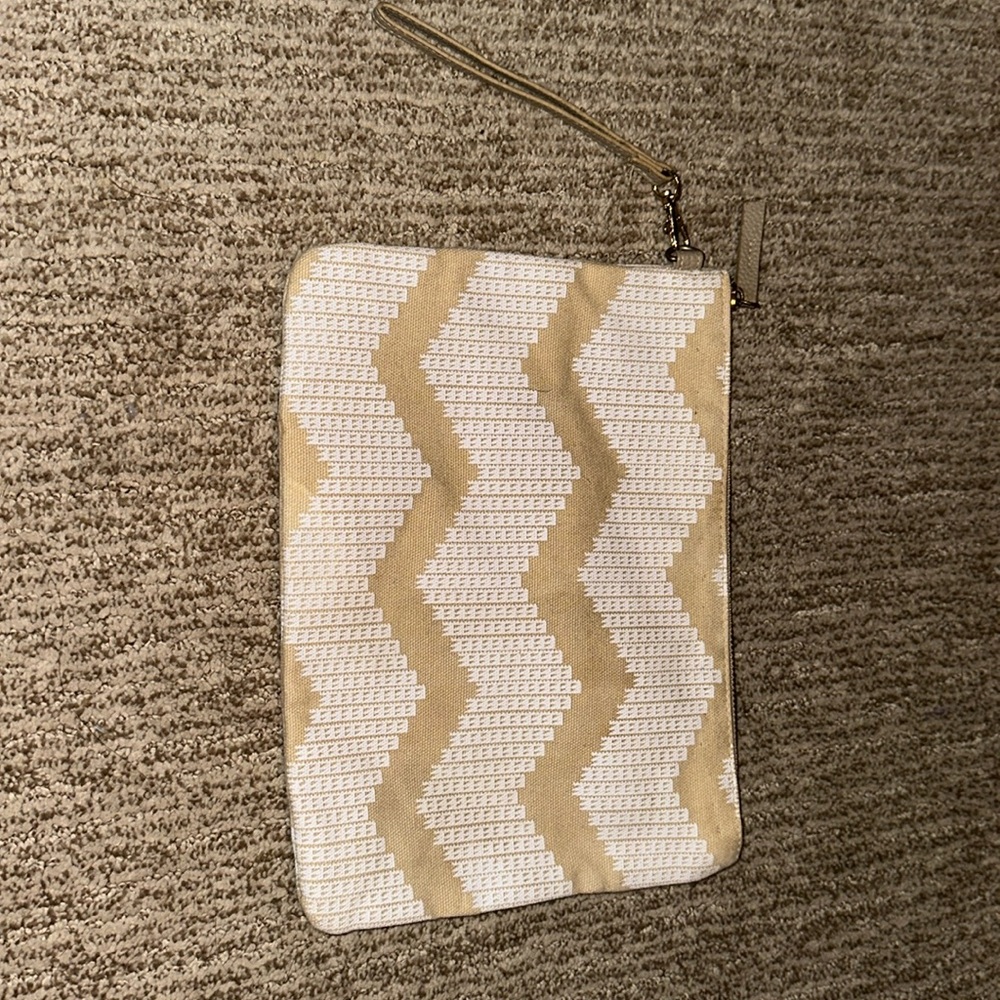Manaola zipper clutch bag🤎
